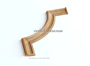 Carved corner molding beech