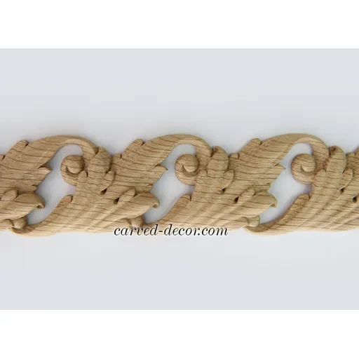 Pierced braid oak moulding with acanthus leaves